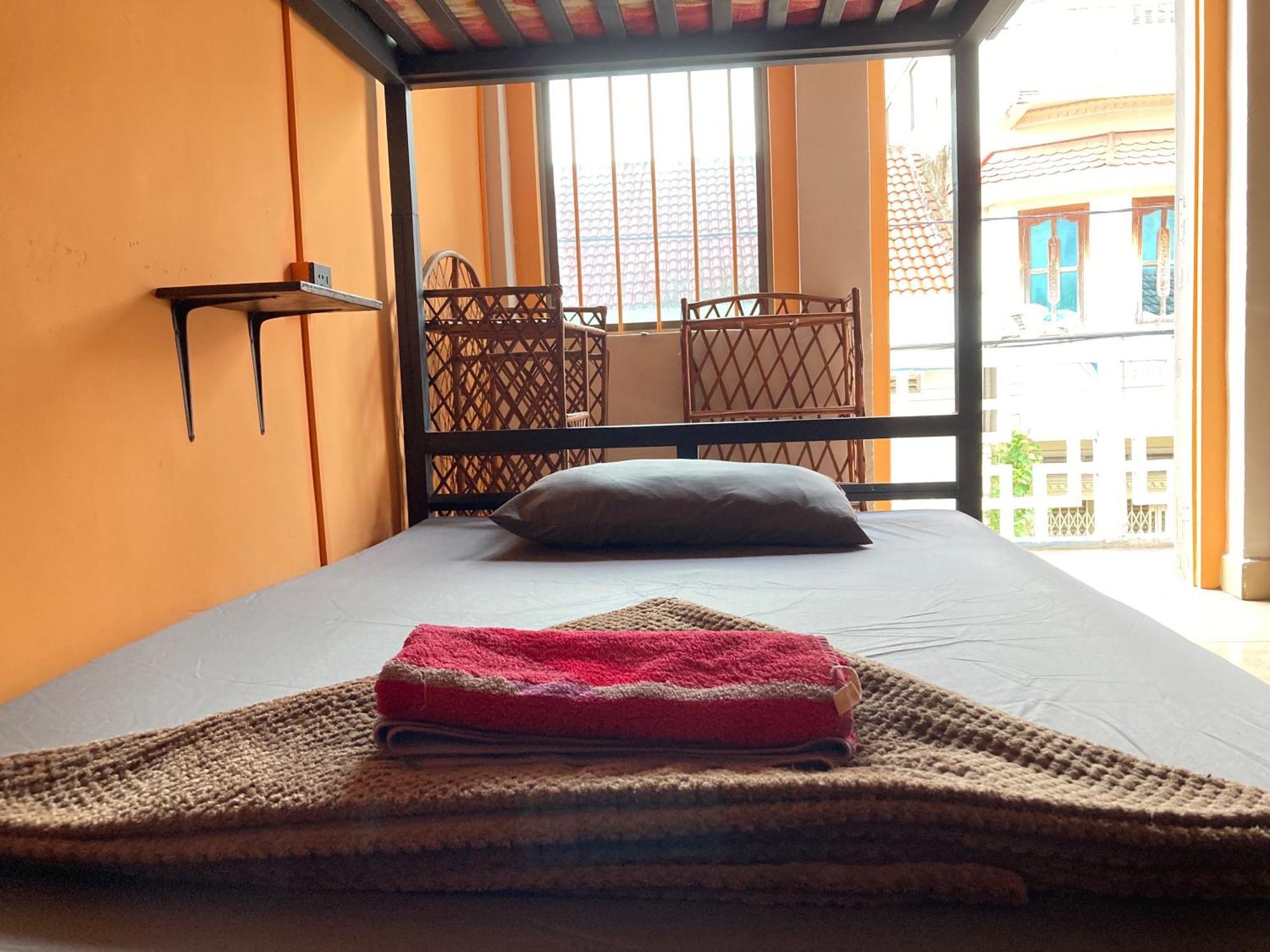 Ganesha Hostel Battambang Exterior photo