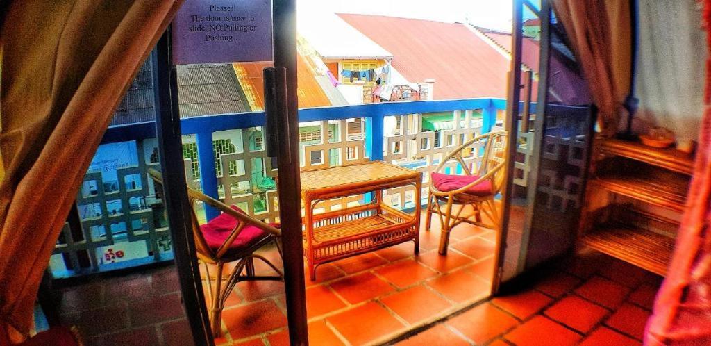 Ganesha Hostel Battambang Exterior photo