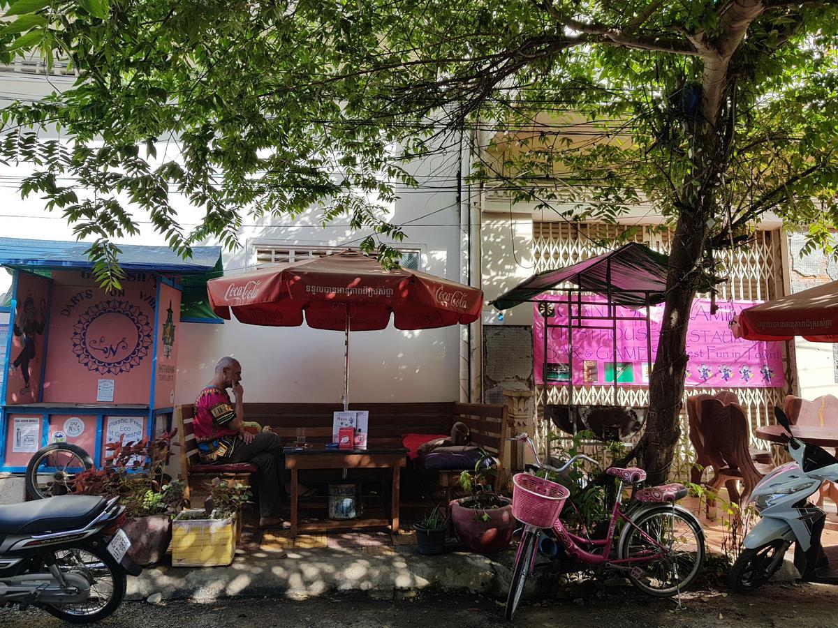Ganesha Hostel Battambang Exterior photo